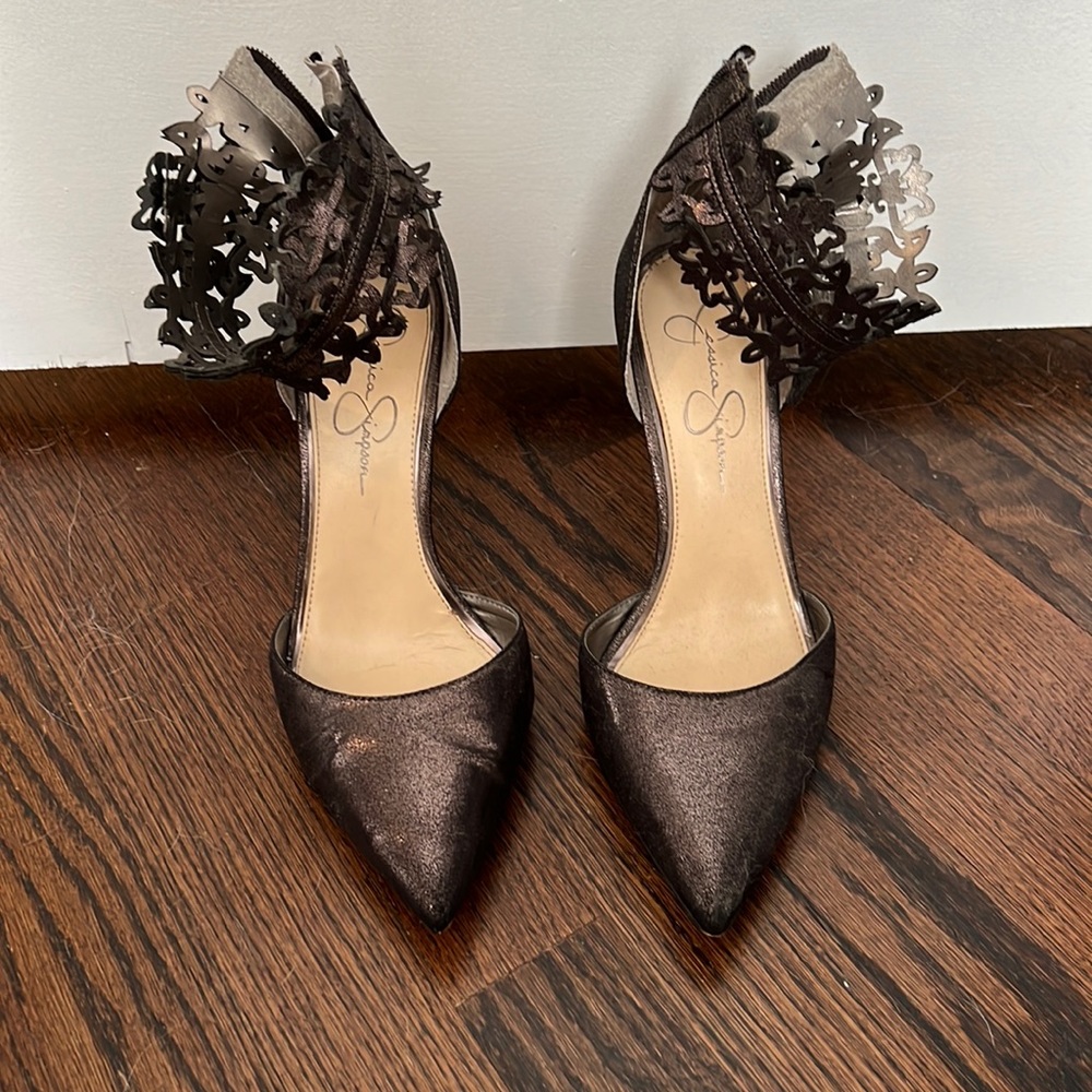 Jessica Simpson pumps